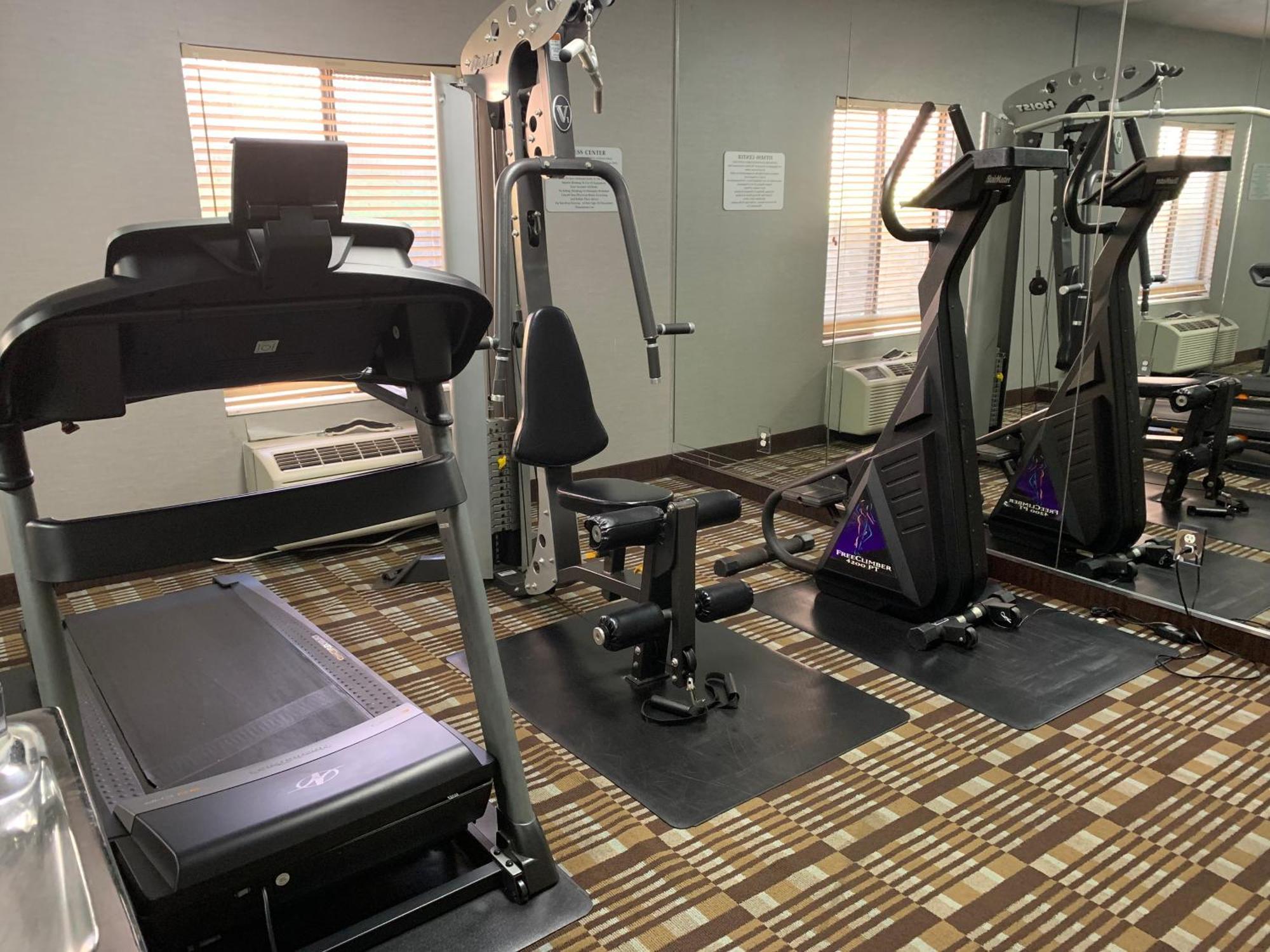 Quality Inn & Suites Quantico Stafford Bagian luar foto