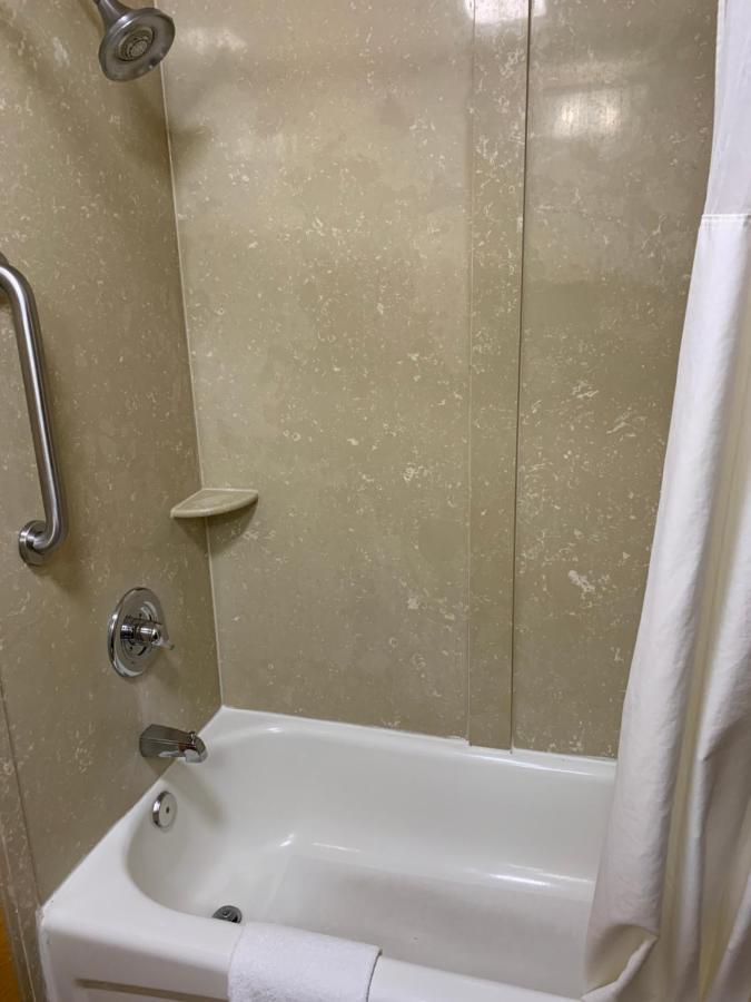 Quality Inn & Suites Quantico Stafford Bagian luar foto