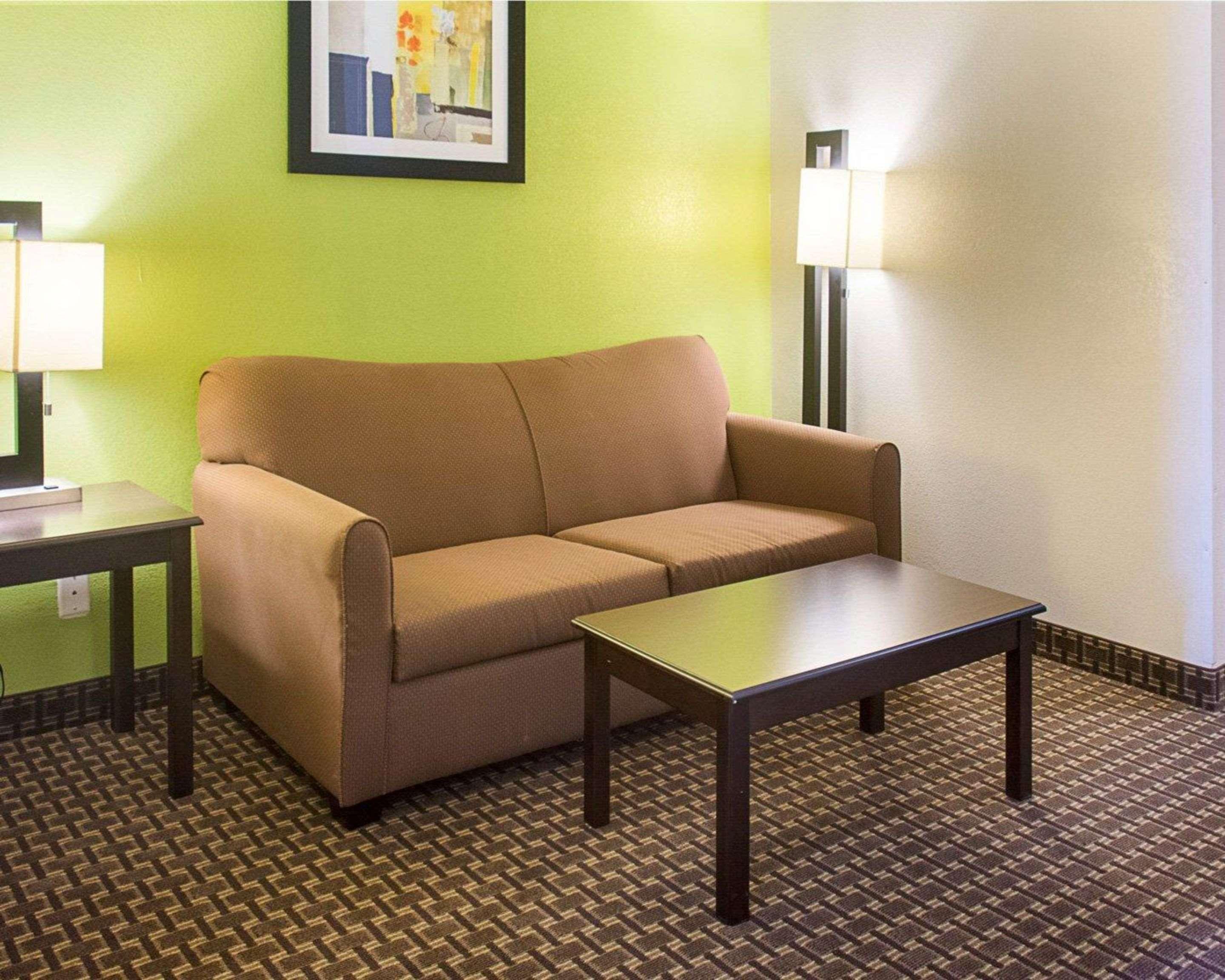 Quality Inn & Suites Quantico Stafford Bagian luar foto