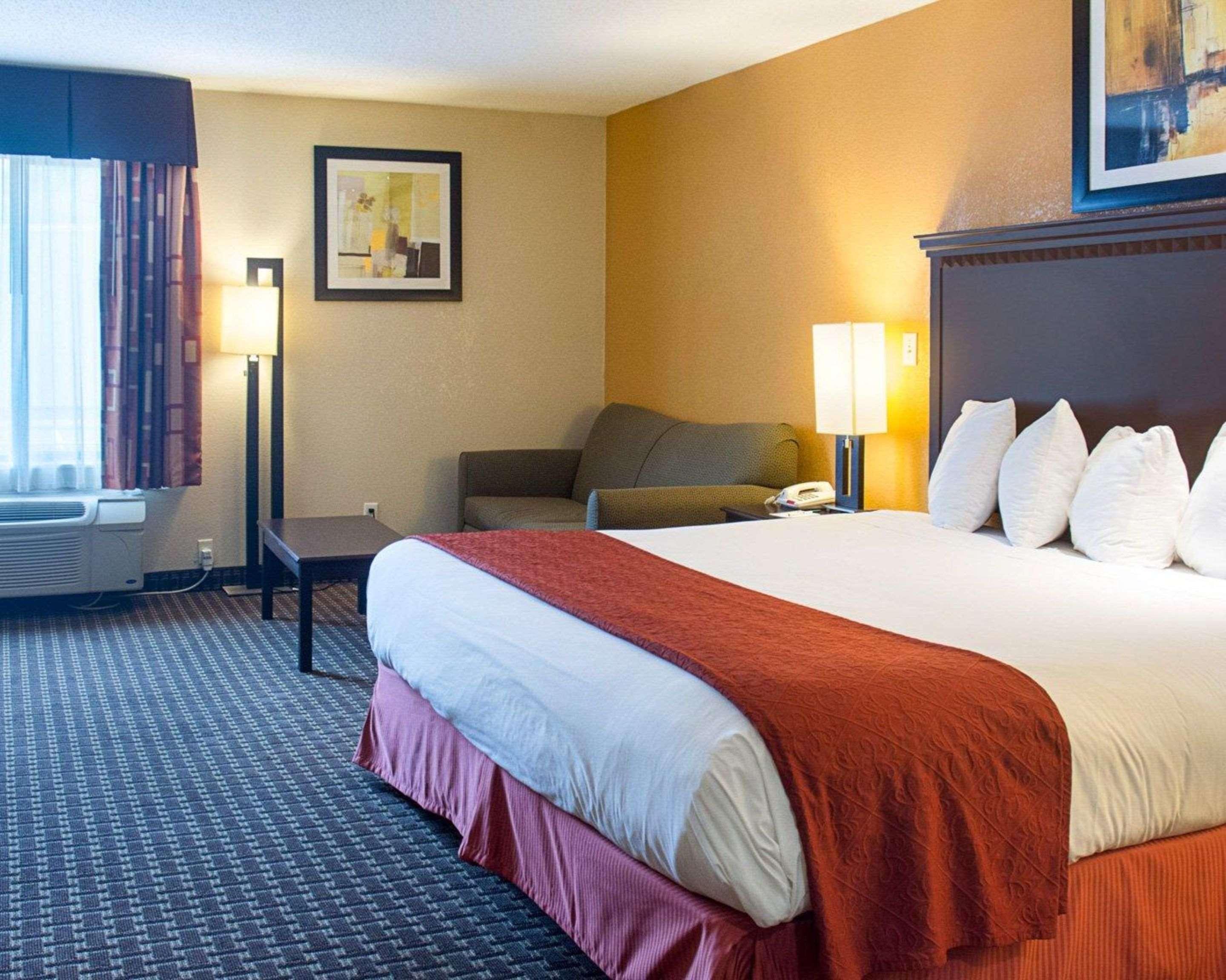 Quality Inn & Suites Quantico Stafford Bagian luar foto