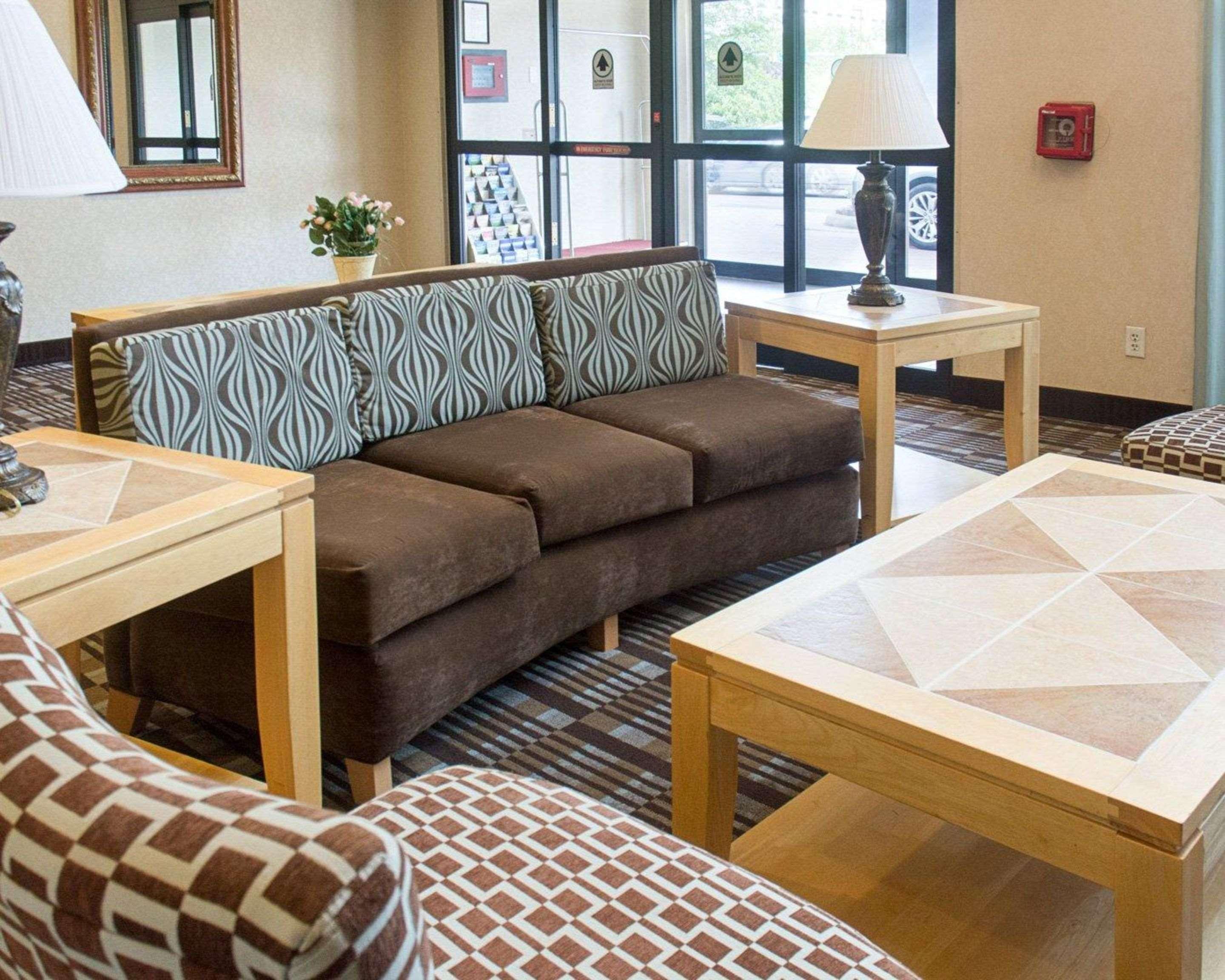 Quality Inn & Suites Quantico Stafford Bagian luar foto