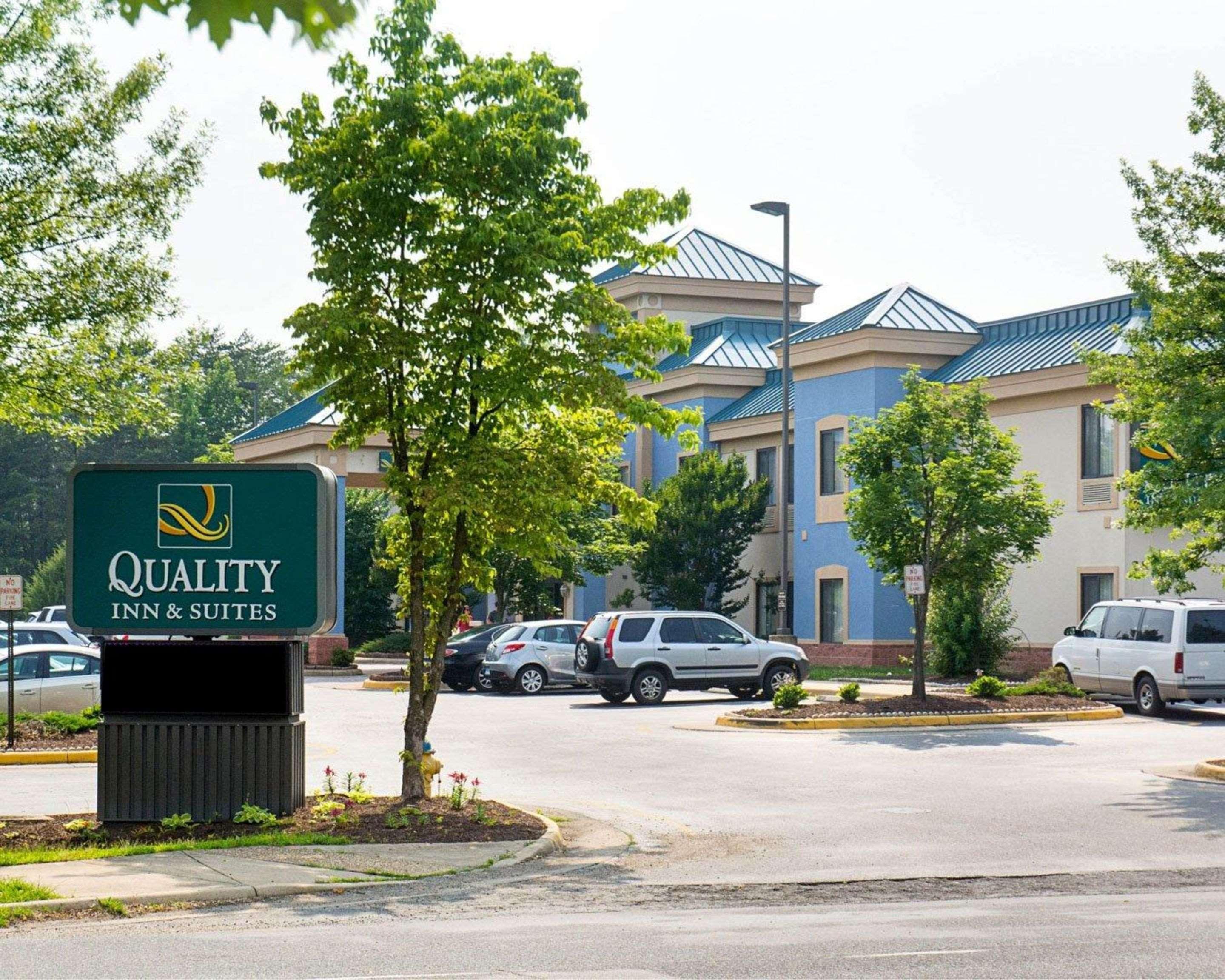 Quality Inn & Suites Quantico Stafford Bagian luar foto