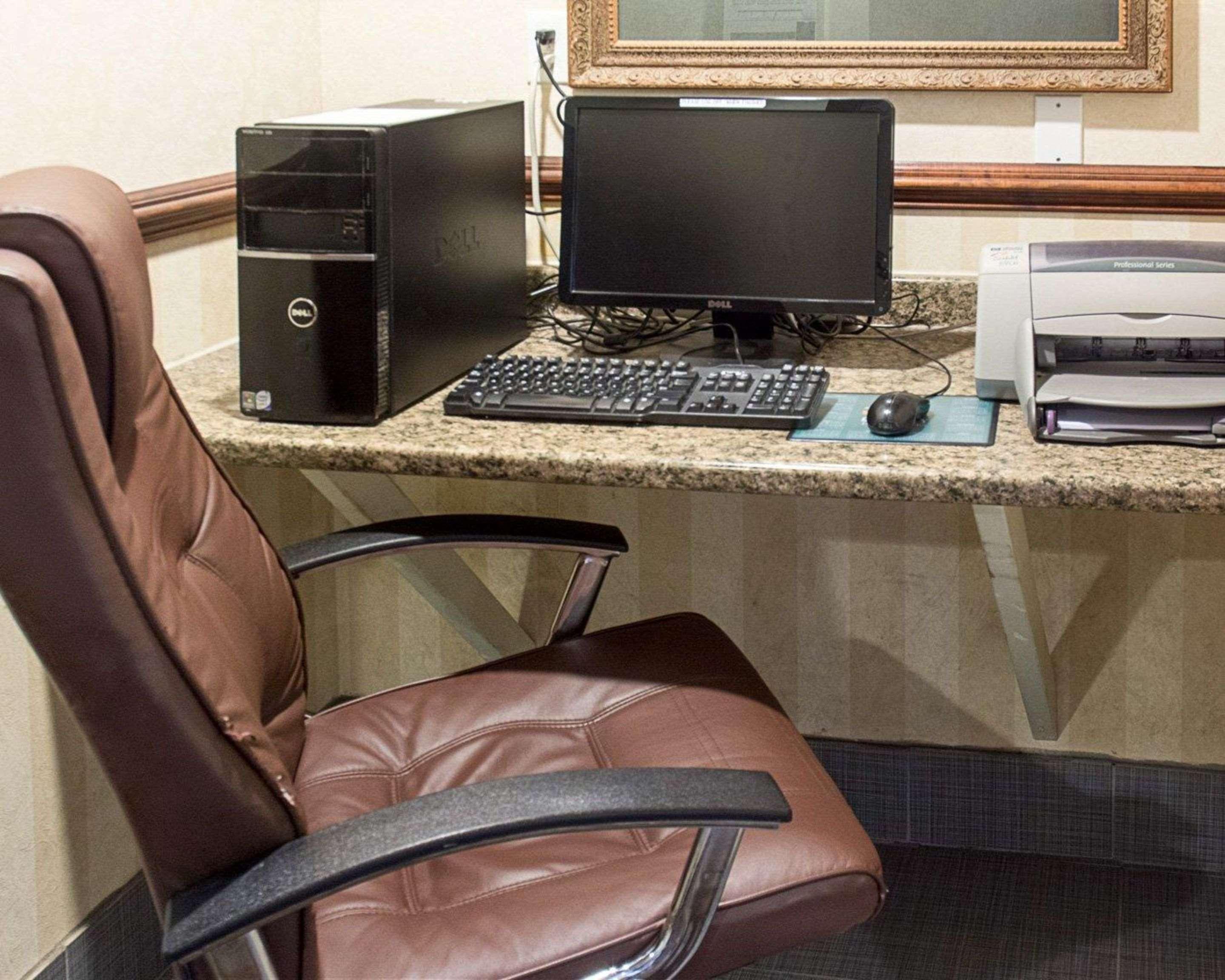 Quality Inn & Suites Quantico Stafford Bagian luar foto