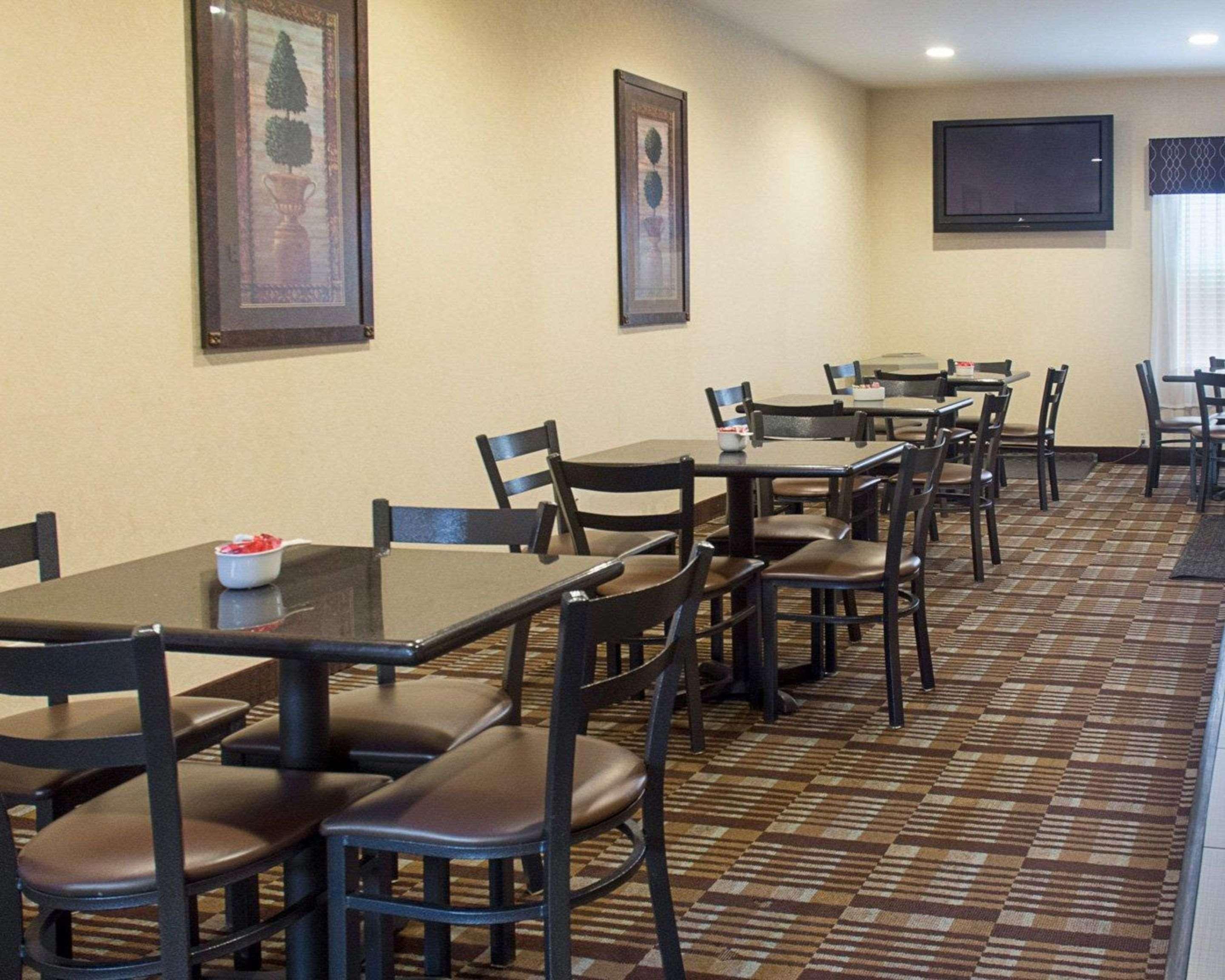 Quality Inn & Suites Quantico Stafford Bagian luar foto