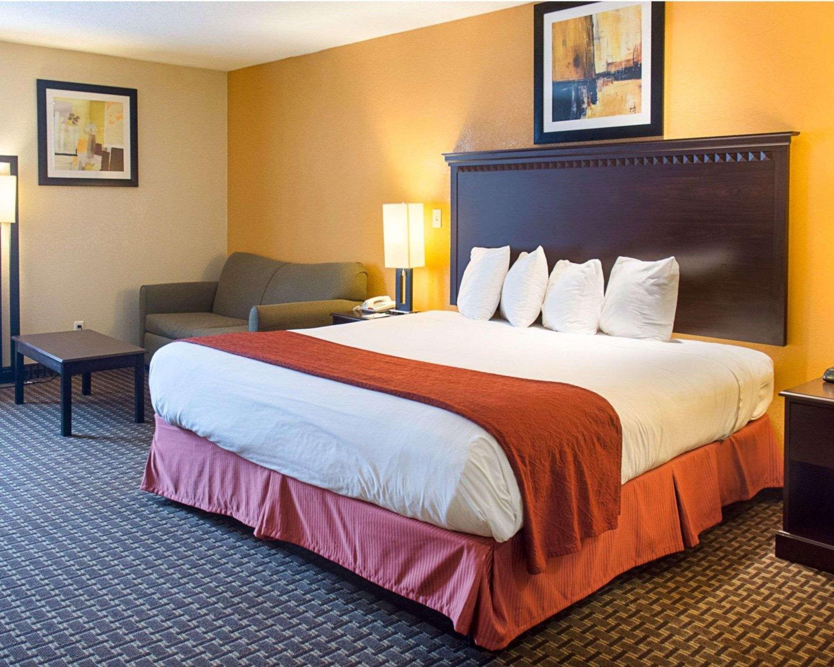 Quality Inn & Suites Quantico Stafford Bagian luar foto
