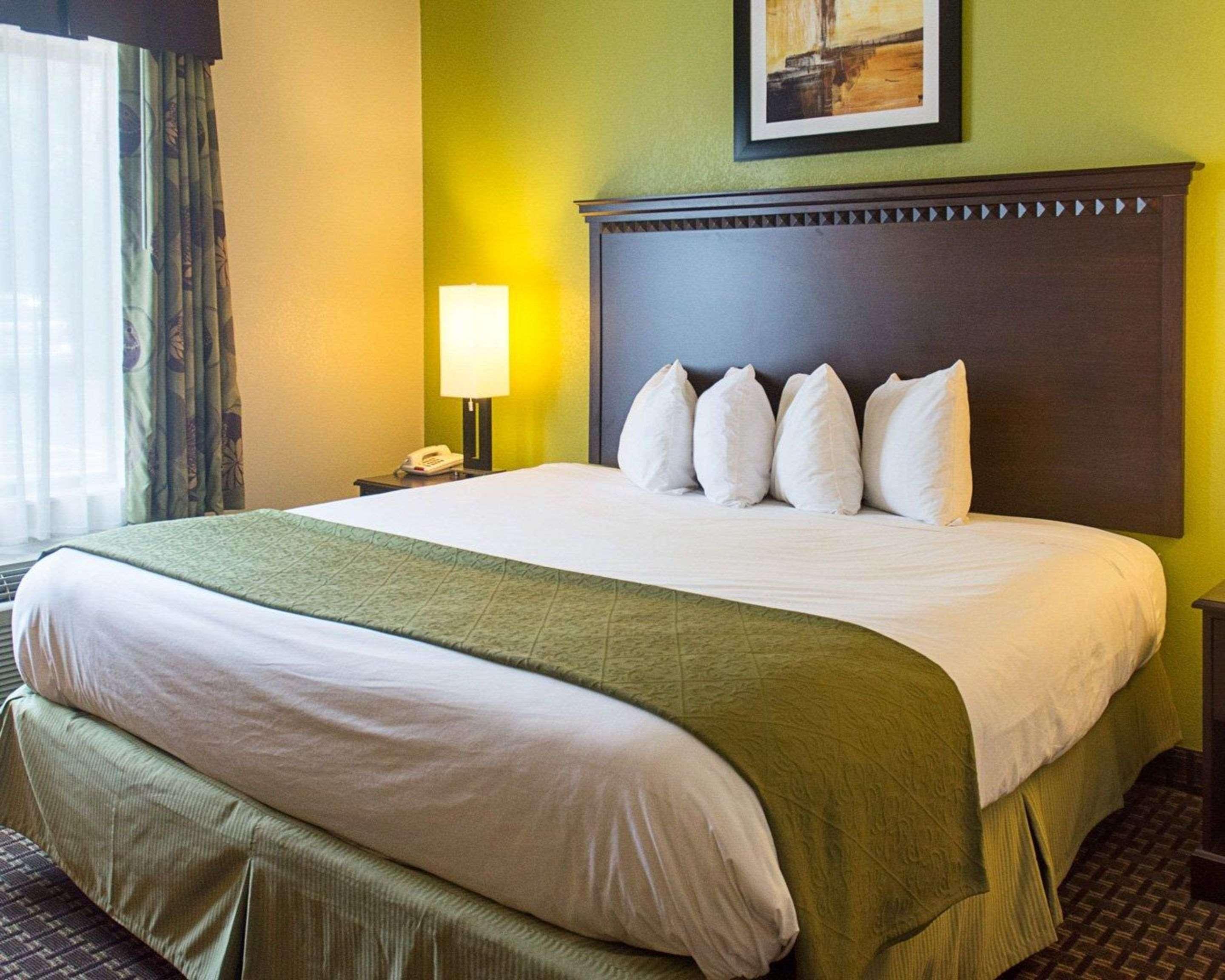 Quality Inn & Suites Quantico Stafford Bagian luar foto
