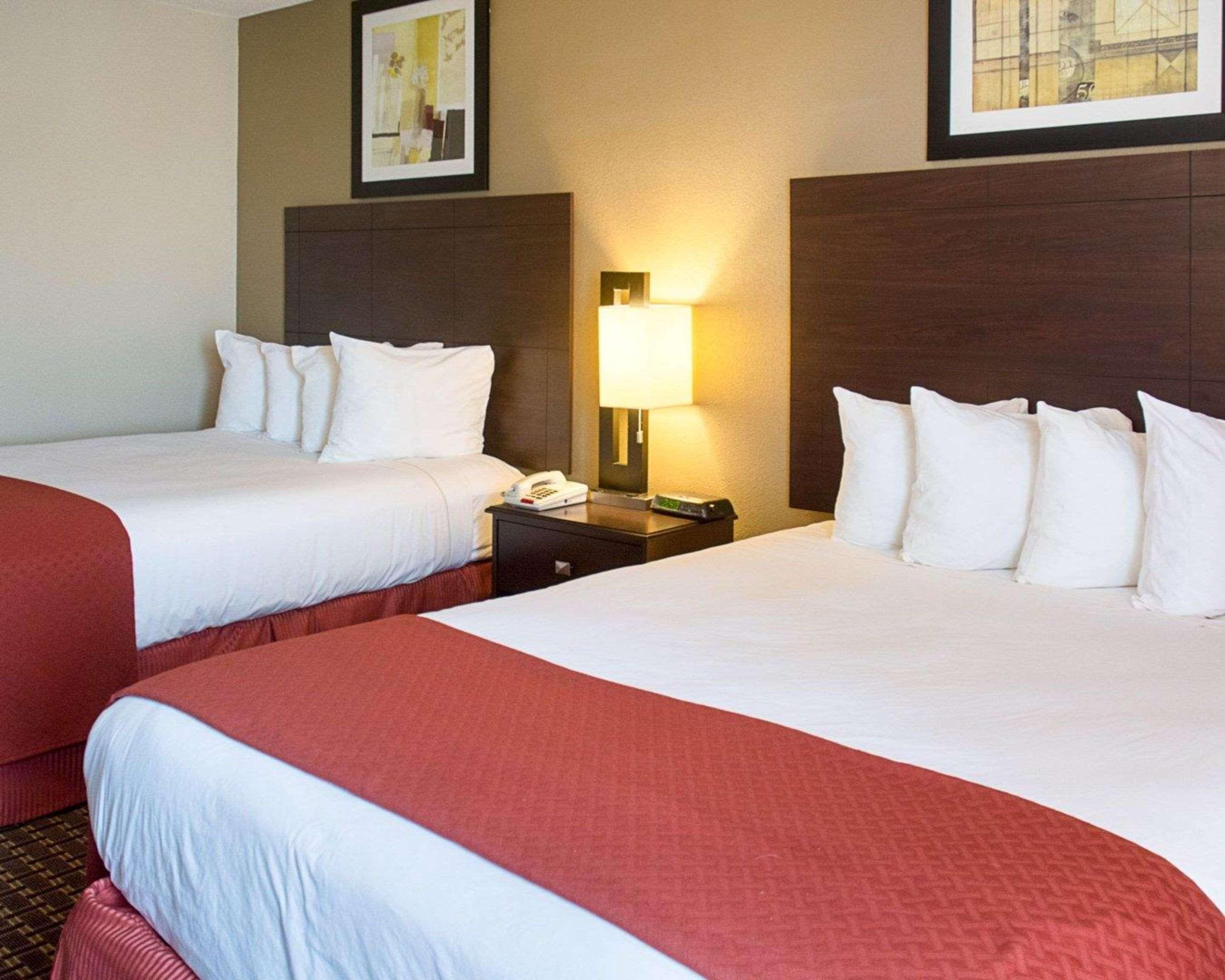 Quality Inn & Suites Quantico Stafford Bagian luar foto