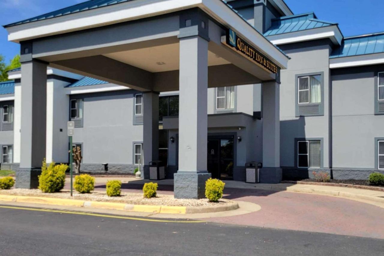 Quality Inn & Suites Quantico Stafford Bagian luar foto