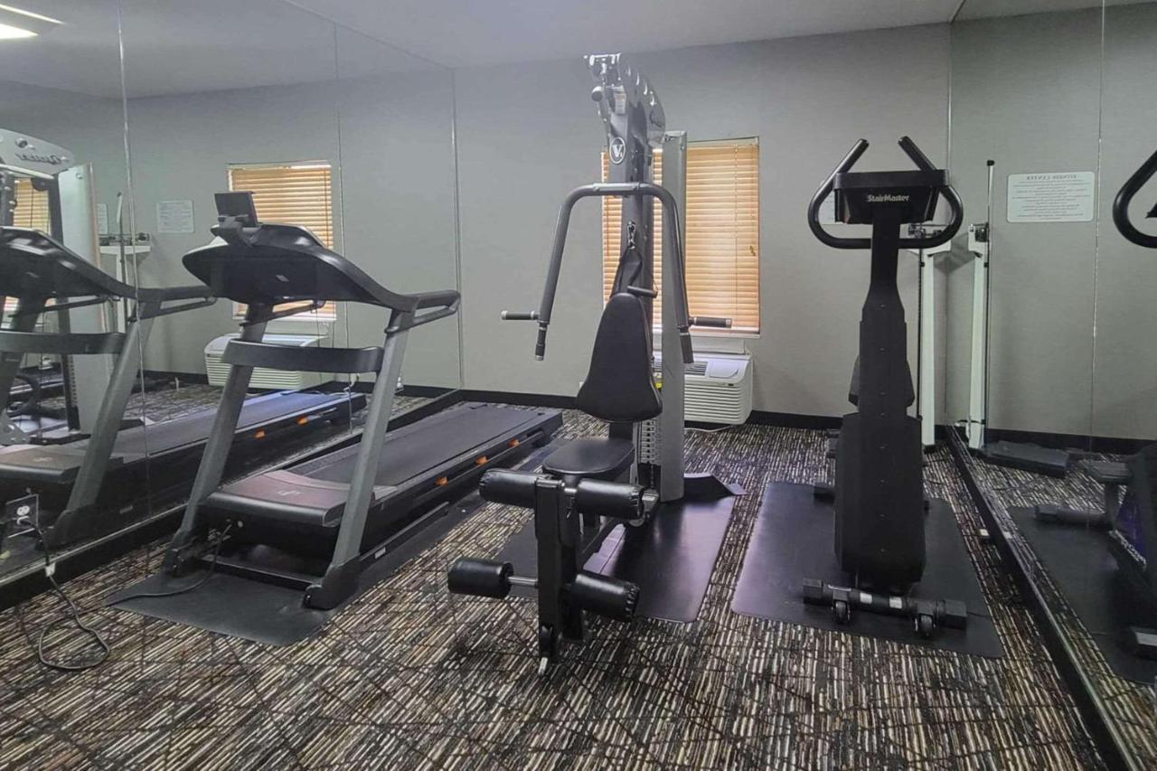 Quality Inn & Suites Quantico Stafford Bagian luar foto