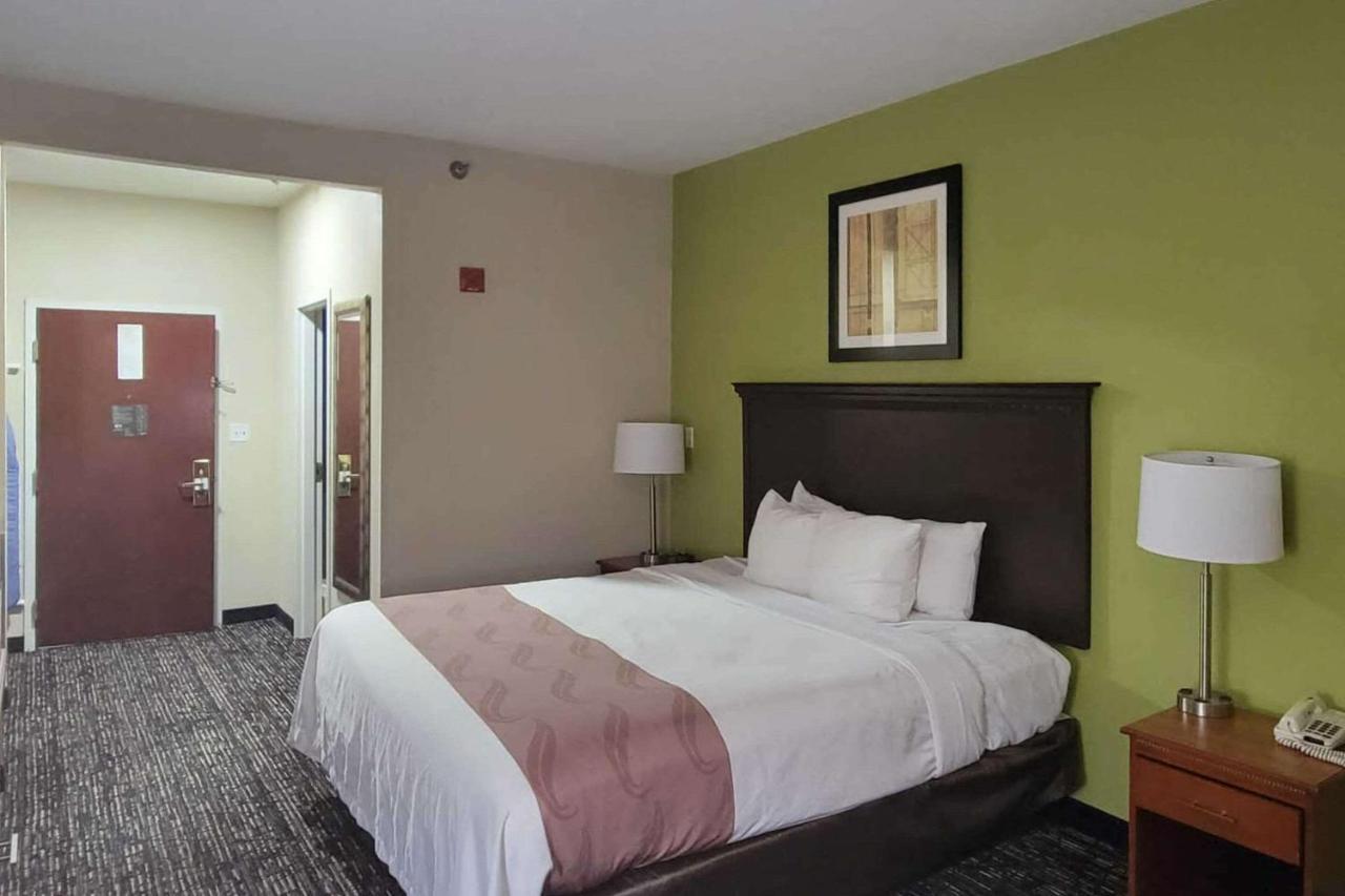 Quality Inn & Suites Quantico Stafford Bagian luar foto