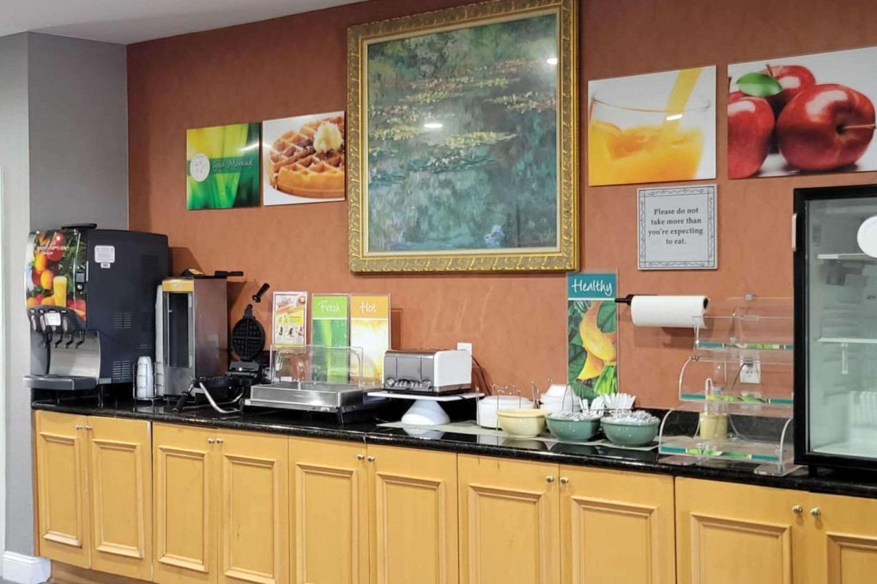 Quality Inn & Suites Quantico Stafford Bagian luar foto