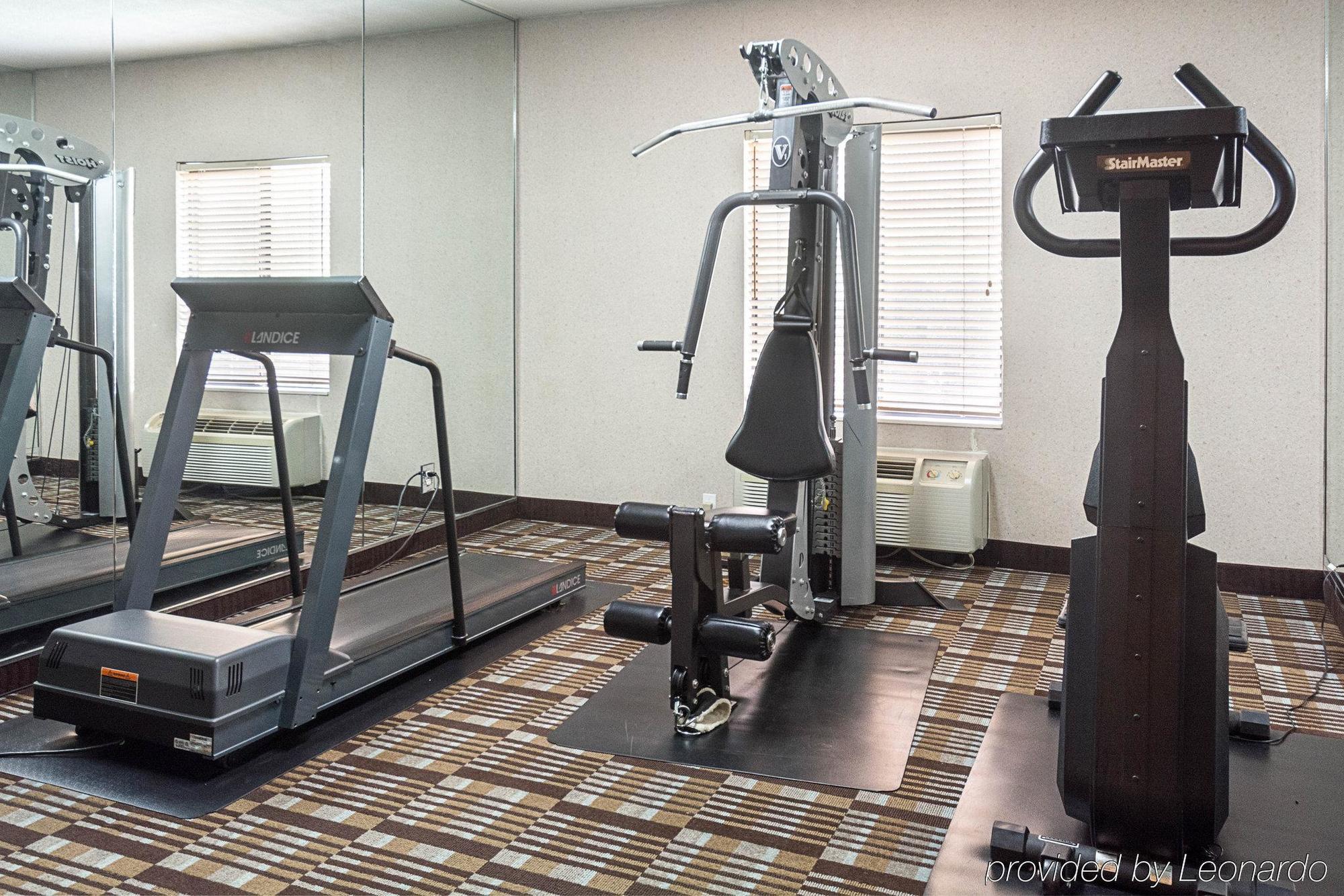 Quality Inn & Suites Quantico Stafford Bagian luar foto